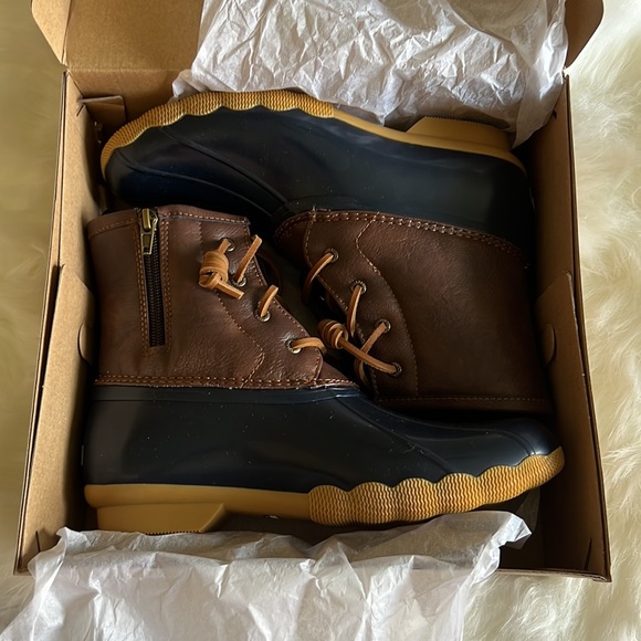 New In Box Sperry Saltwater Rain Boot, Navy, Size 6 Big Kid - Picture 9 of 9